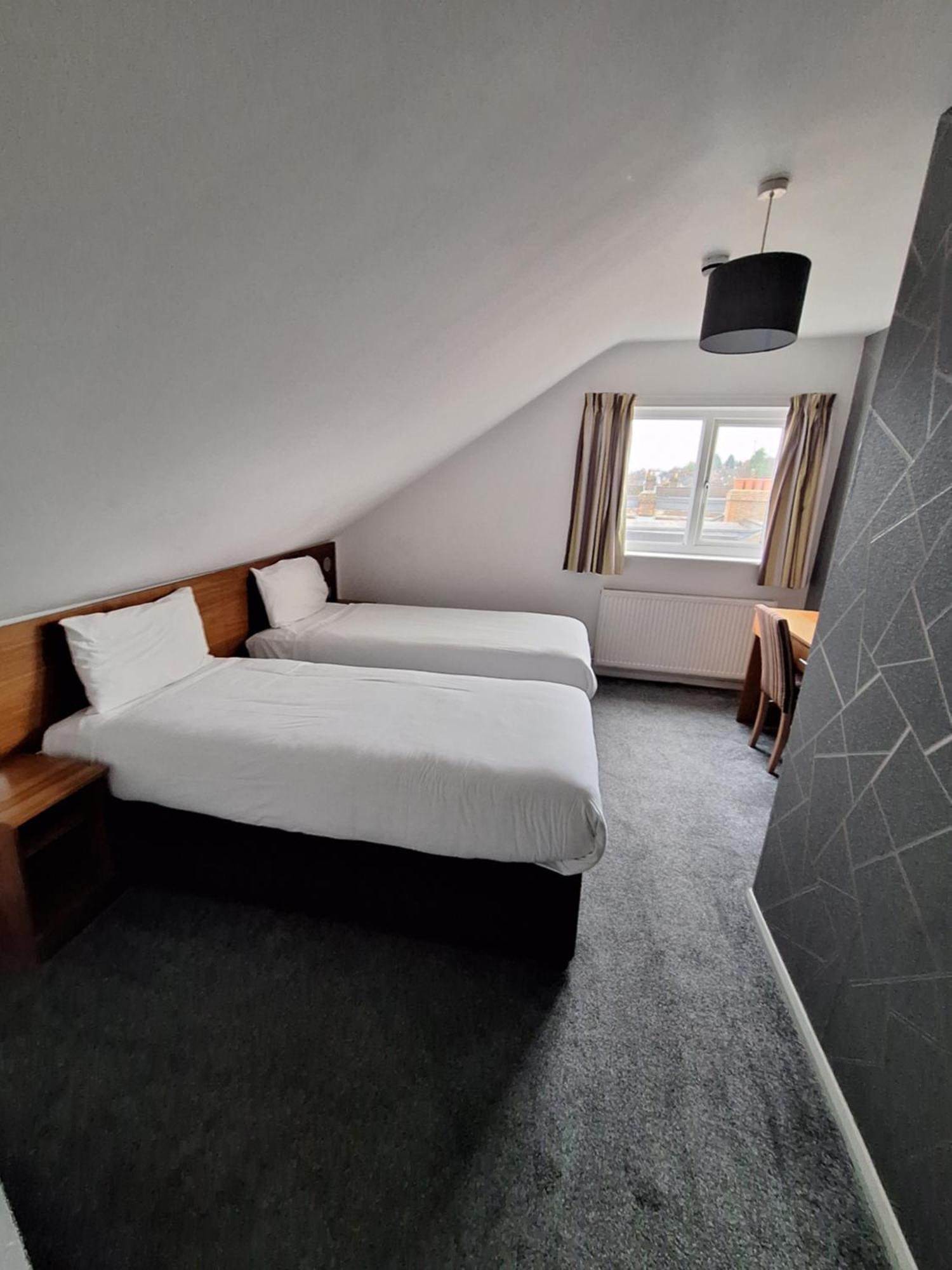 Stockwood Hotel - Luton Airport Extérieur photo